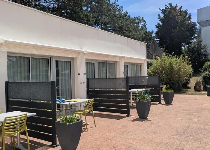 Résidence avec Piscine face au port 200m plage La Rochelle 